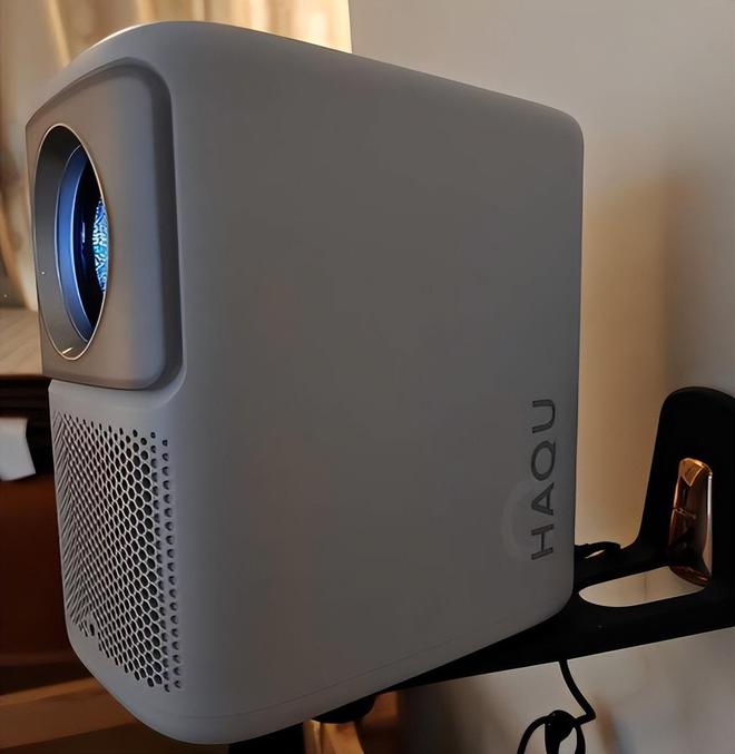 K2 Pro 评测：租房党平替电视优选pg模拟器试玩千元投影天花板！哈趣(图2)